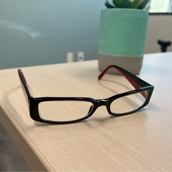 Prada Línnea Roja prescription glasses. - Picture 1 of 11